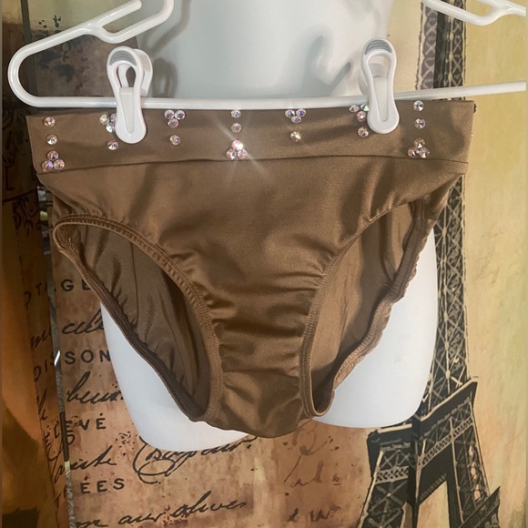 The Lineup 2 piece Dancewear set, criss cross top (small-full), brief (medium) - Picture 3 of 9